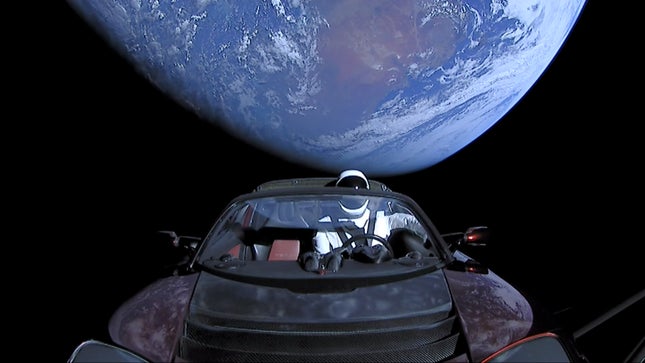نموذج Tesla Roadster وStarman الخاص بـ Elon Musk بعد وقت قصير من إطلاقه في 6 فبراير 2018. 